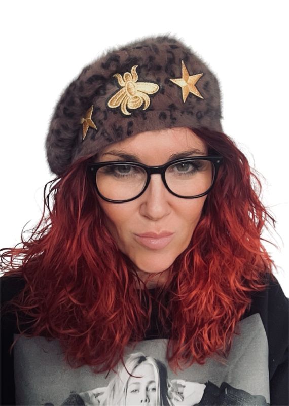Brown Leo With Good Stars And Bumble Bee Design
