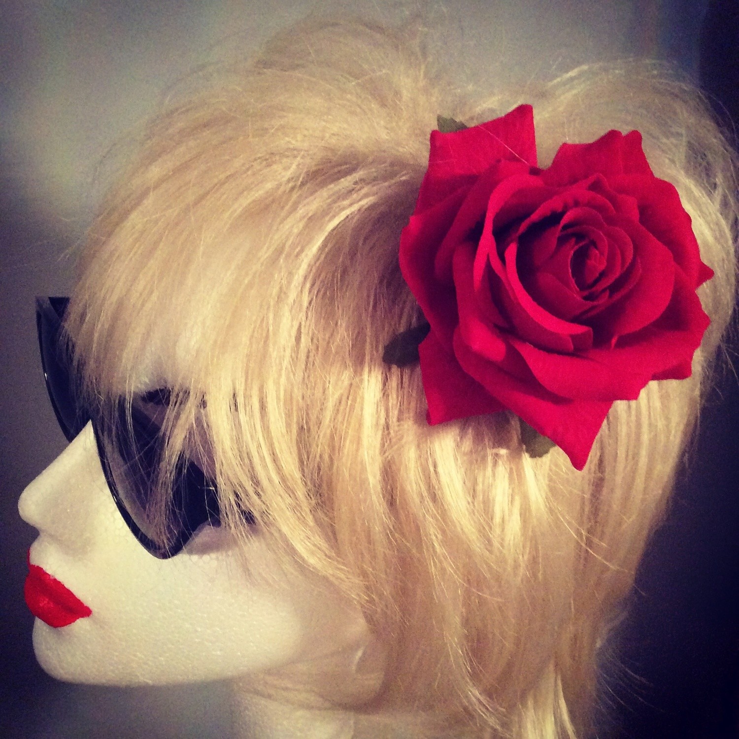 Red rose hair flower