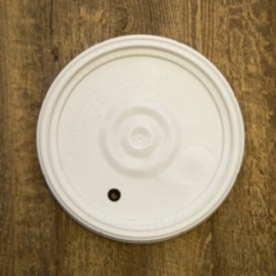 Lid for BSG 6.5 Bucket with hole and grommet