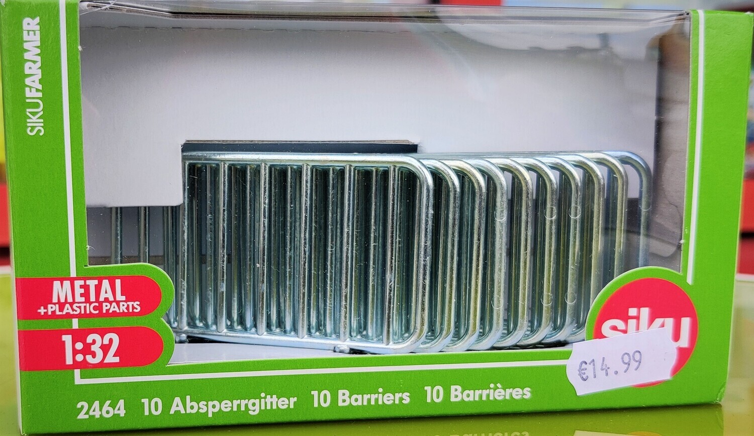 Siku 2464 1:32 scale set of 10 metal barriers for farm and road setups