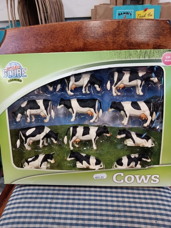 Kids Globe Farming -Fresian  Cows 12 Pack