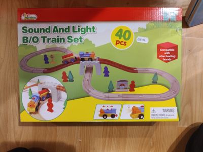 Sound and Light B/O 40pc Train Set