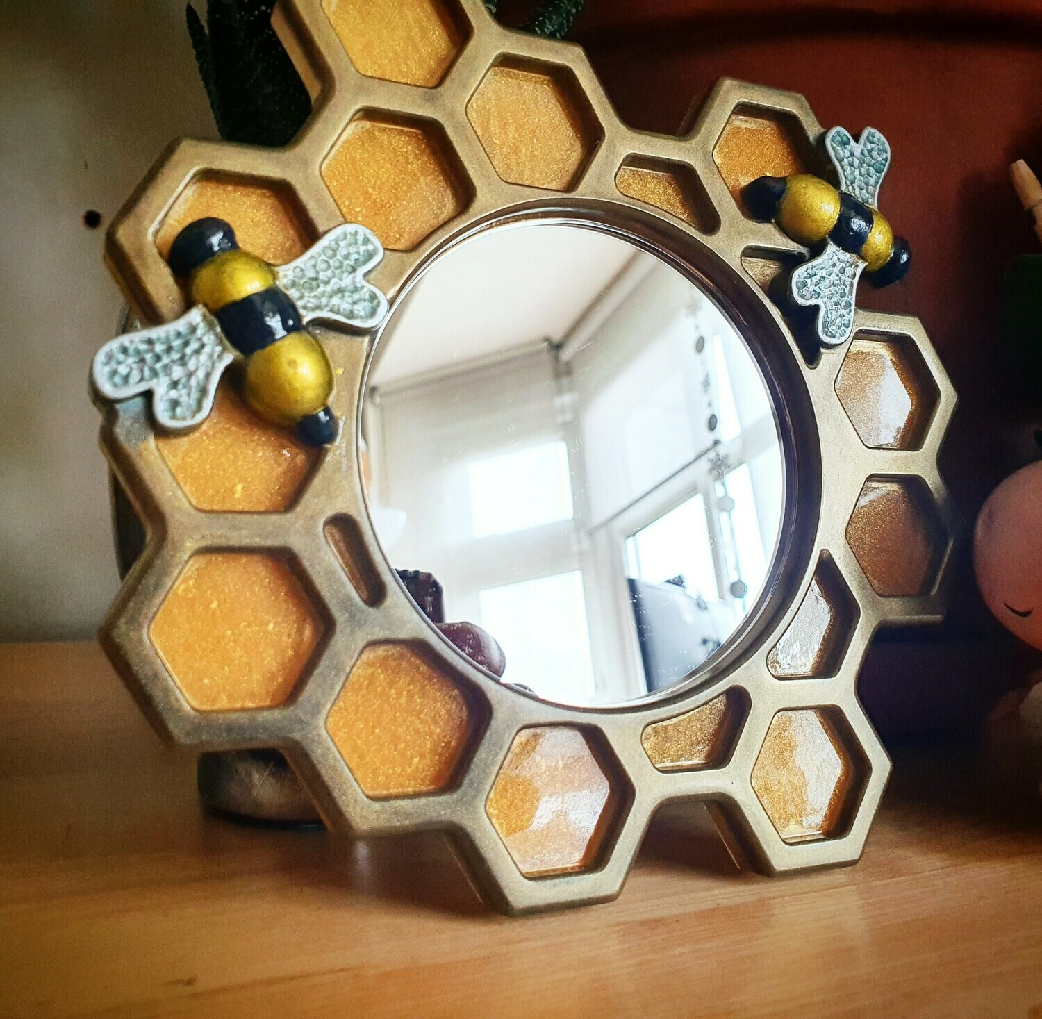 Always 🐝 pretty - mirror