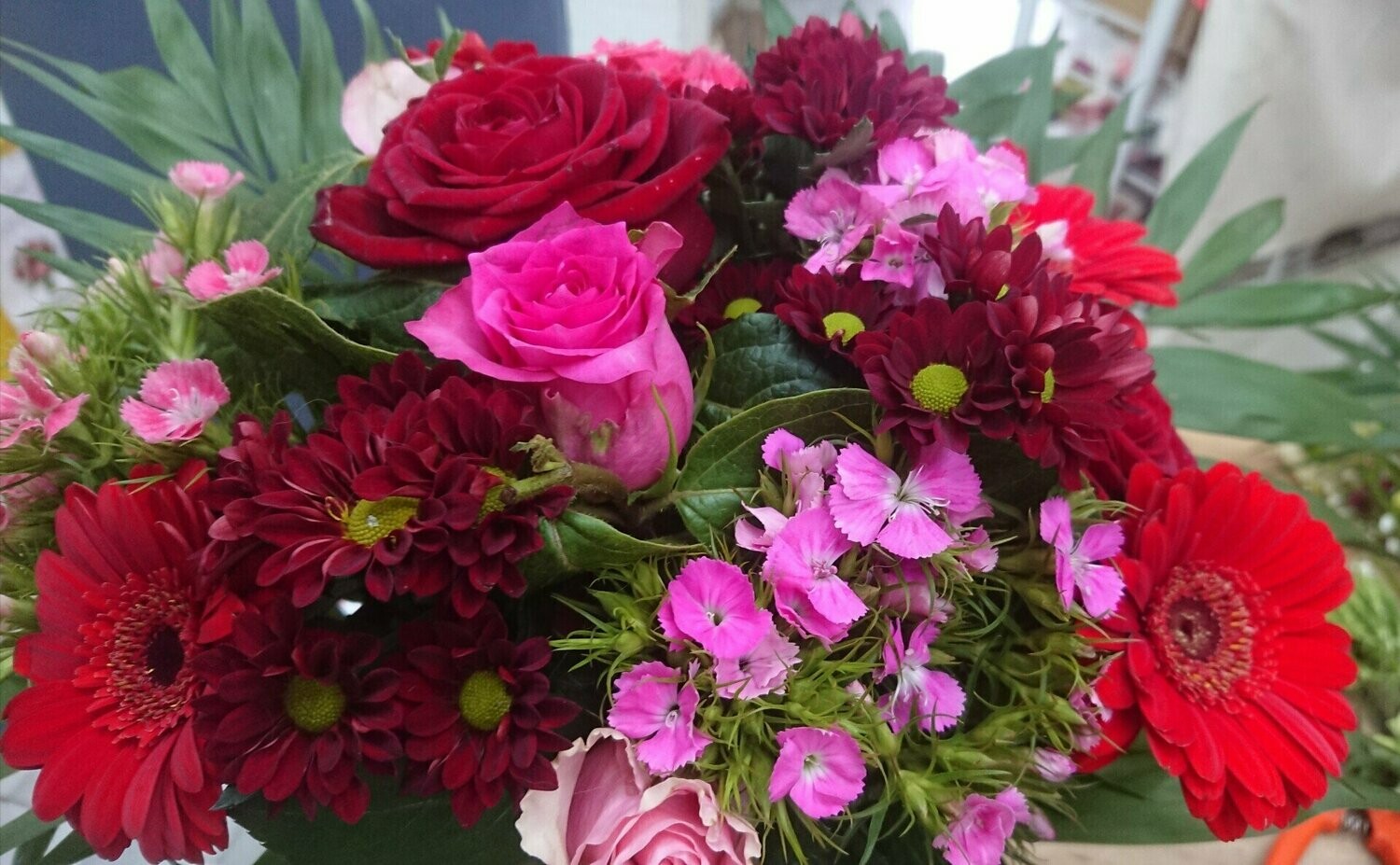 Bouquet rose et rouge du fleuriste