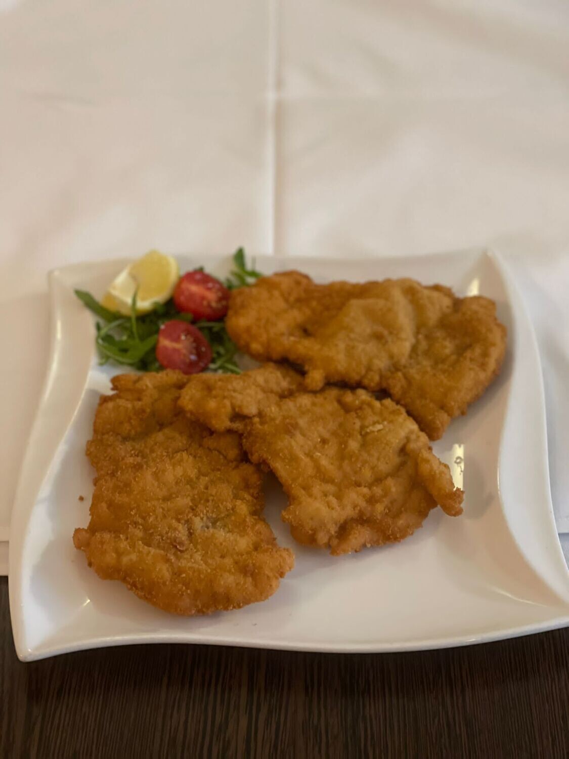 Ausgelöste Hühnerkeule gebacken mit Pommes