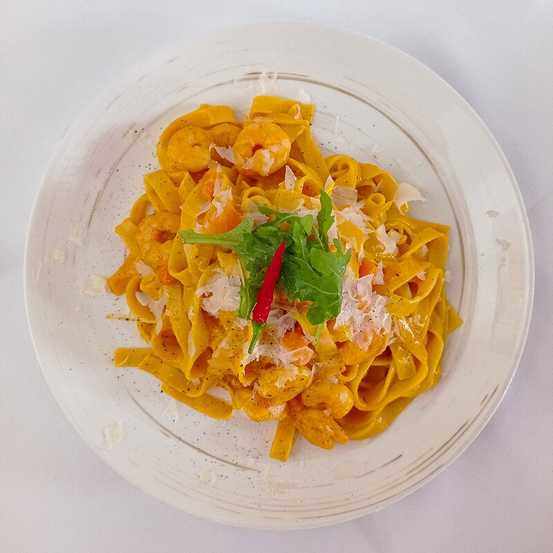 Tagliatelle mit Garnelen und Kürbis (Chili)