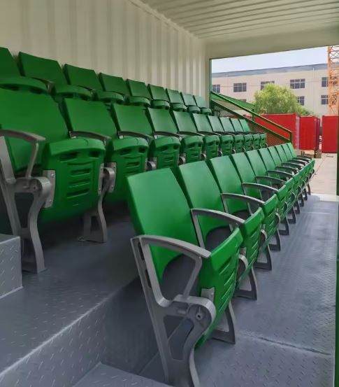 CONTENEDOR MARÍTIMO ADAPTADO A GRADAS PREFABRICADAS PARA ESTADIOS, CENTROS DEPORTIVOS, ESCUELAS, PARQUES, GRADAS PARA ESPECTADORES DE FÚTBOL DE 20 PIES.