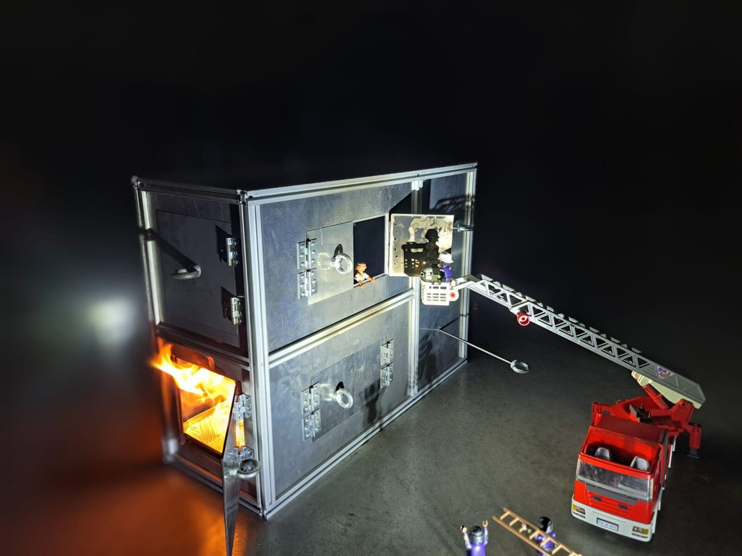 CONTENEDOR MARITIMO ADAPTADO A UN CAMPO DE ENTRENAMIENTO PROFESIONAL PARA BOMBEROS. 20 PIES. 6 CONTAINER CONTENEDOR MARITIMO ADAPTADO A UN CAMPO DE ENTRENAMIENTO PROFESIONAL PARA BOMBEROS. 20 PIES. 6 CONTAINER