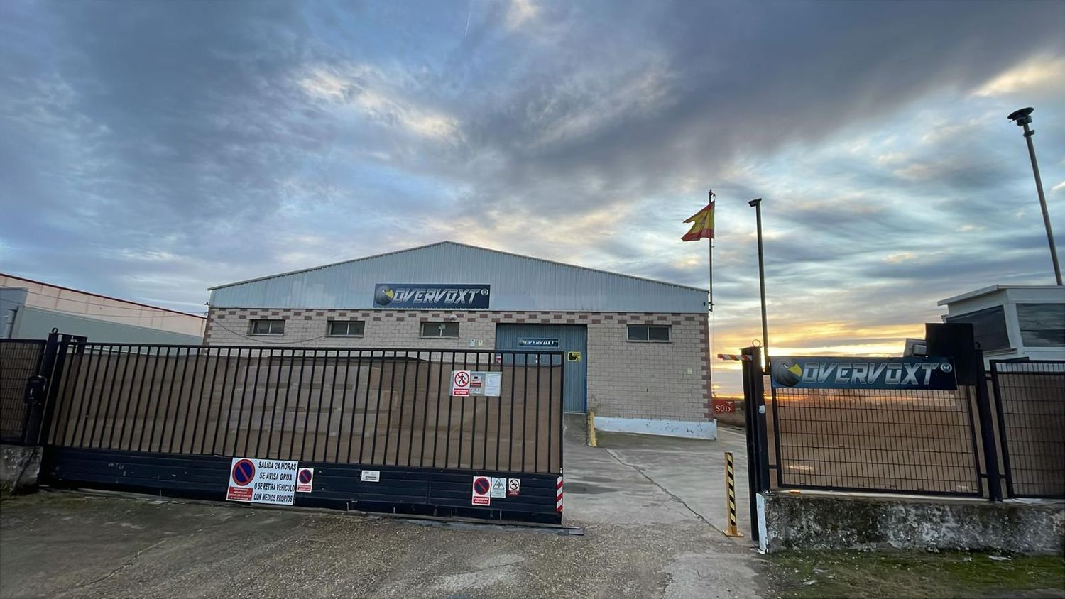 CONTENEDOR MARITIMO PARA SITUACIONES DE EMERGENCIA MÁXIMA CON FILTRACIÓN DE AIRE NRBQ. (REFUGIO MILITAR DE SUPERVIVENCIA) 40 PIES. CONTENEDOR MARITIMO PARA SITUACIONES DE EMERGENCIA MÁXIMA CON FILTRACIÓN DE AIRE NRBQ. (REFUGIO MILITAR DE SUPERVIVENCIA) 40 PIES.