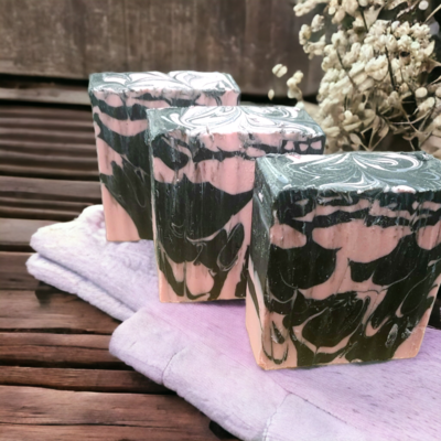 Kiss &amp; Tell Body Bar