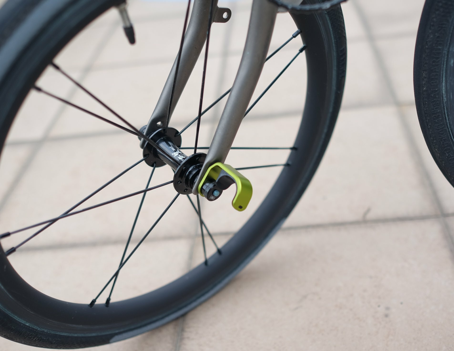brompton front axle hook
