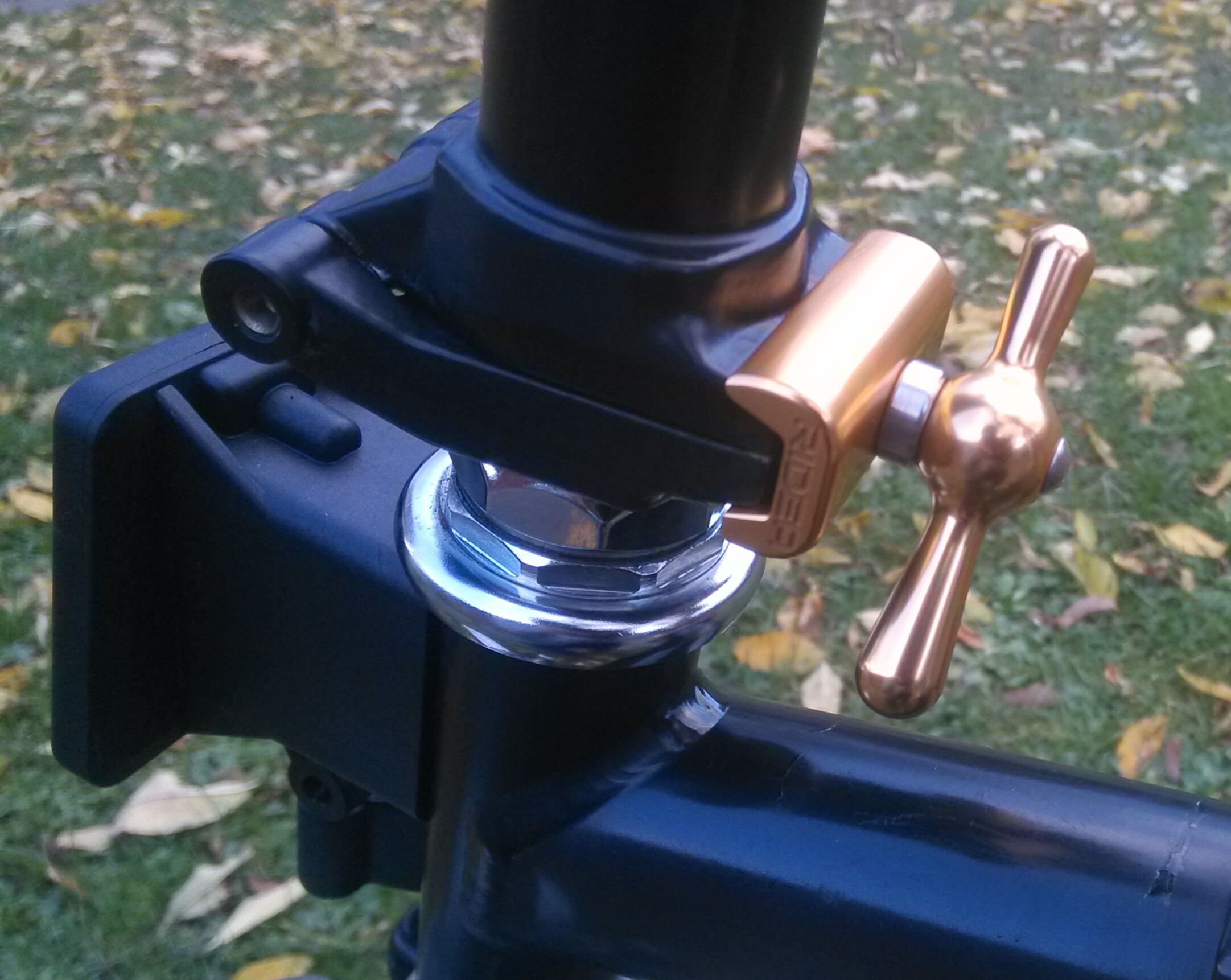 brompton hinge
