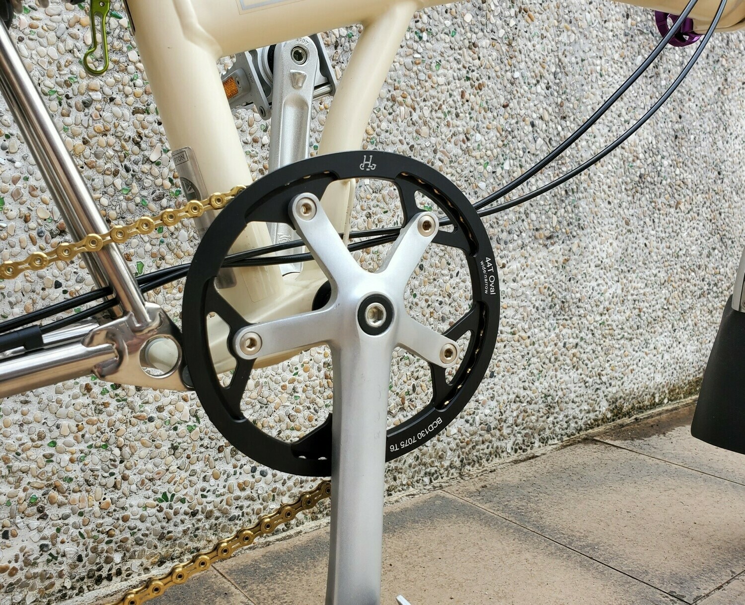 Brompton 44T Oval Chainring w Cover BCD130 (H&H) Brompton 44T Oval Chainring w Cover BCD130 (H&H)