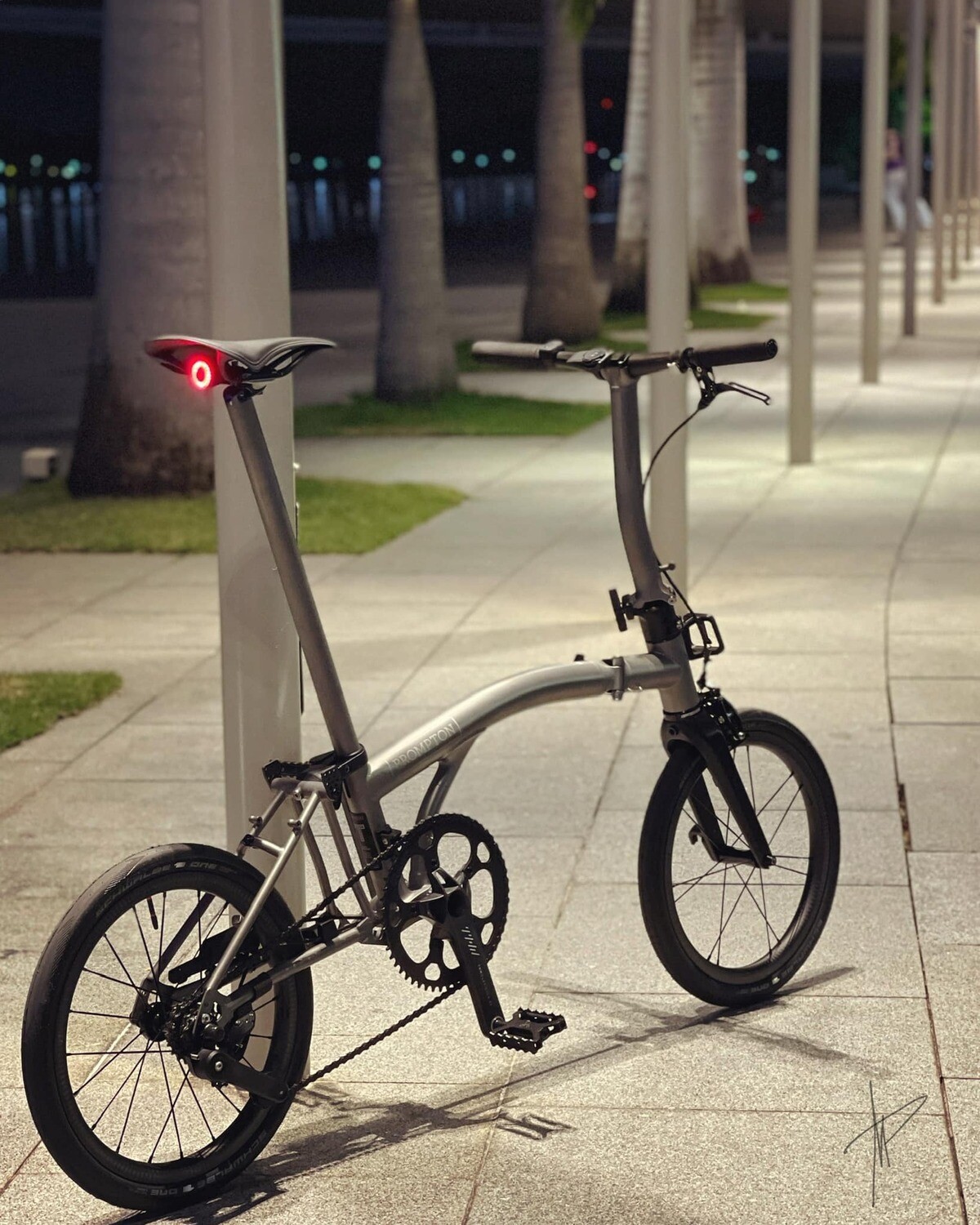 Brompton Seatpost Titanium / Carbon 2nd Generation Std 520mm Brompton Seatpost Titanium / Carbon 2nd Generation Std 520mm