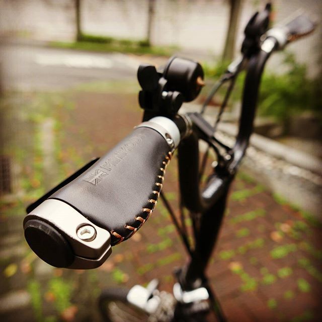 Short leather grips (Ergonomic or Straight) for Brompton M or H bar (MiniMODs)