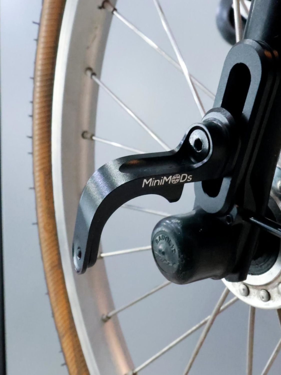MiniMODs Adjustable Front Axle Hook (E Type, no mudguard)