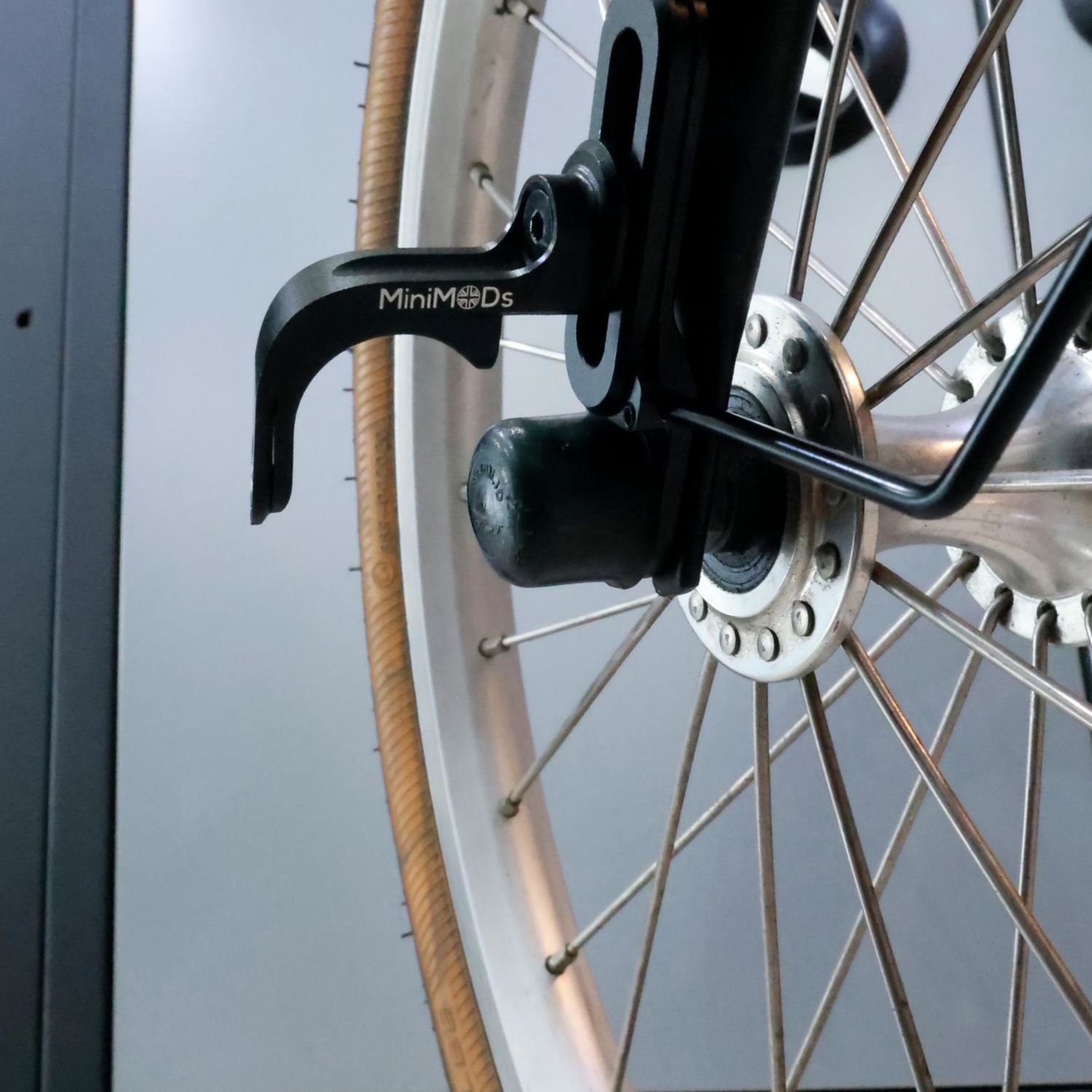 MiniMODs Adjustable Front Axle Hook (L/R Types, mudguard/ mudguard + rack)