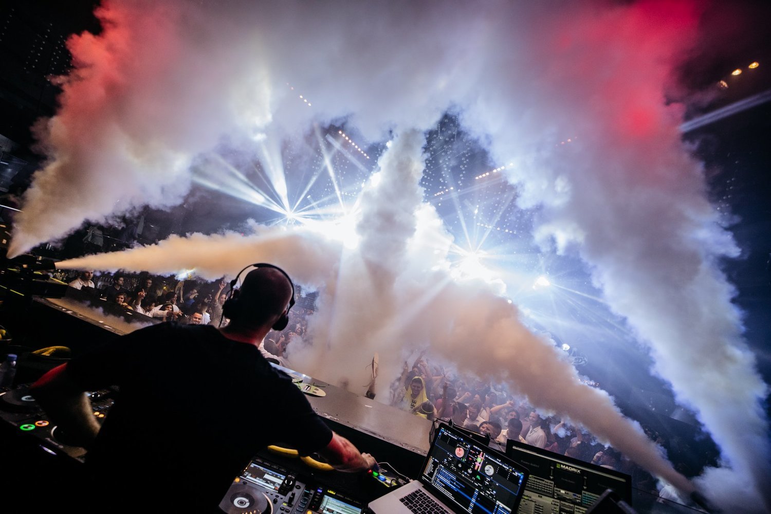 2 HOURS DRINKS + VIP ENTRY TO STORY FOR FEMALE 2 HOURS DRINKS + VIP ENTRY TO STORY FOR FEMALE