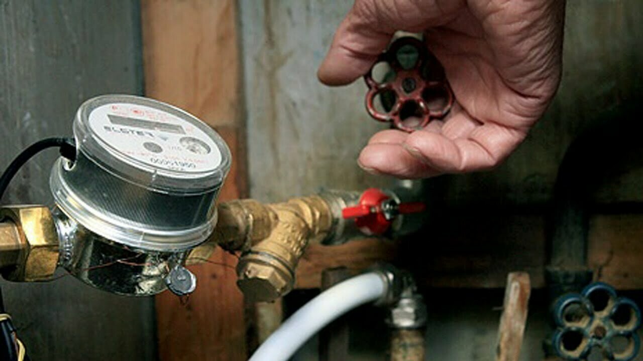 Горячая вода долго сливается а счетчик крутит