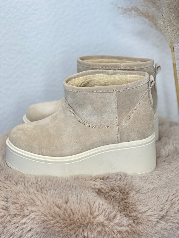 Gefütterter Leder Boots mit Plateau in Cremebeige