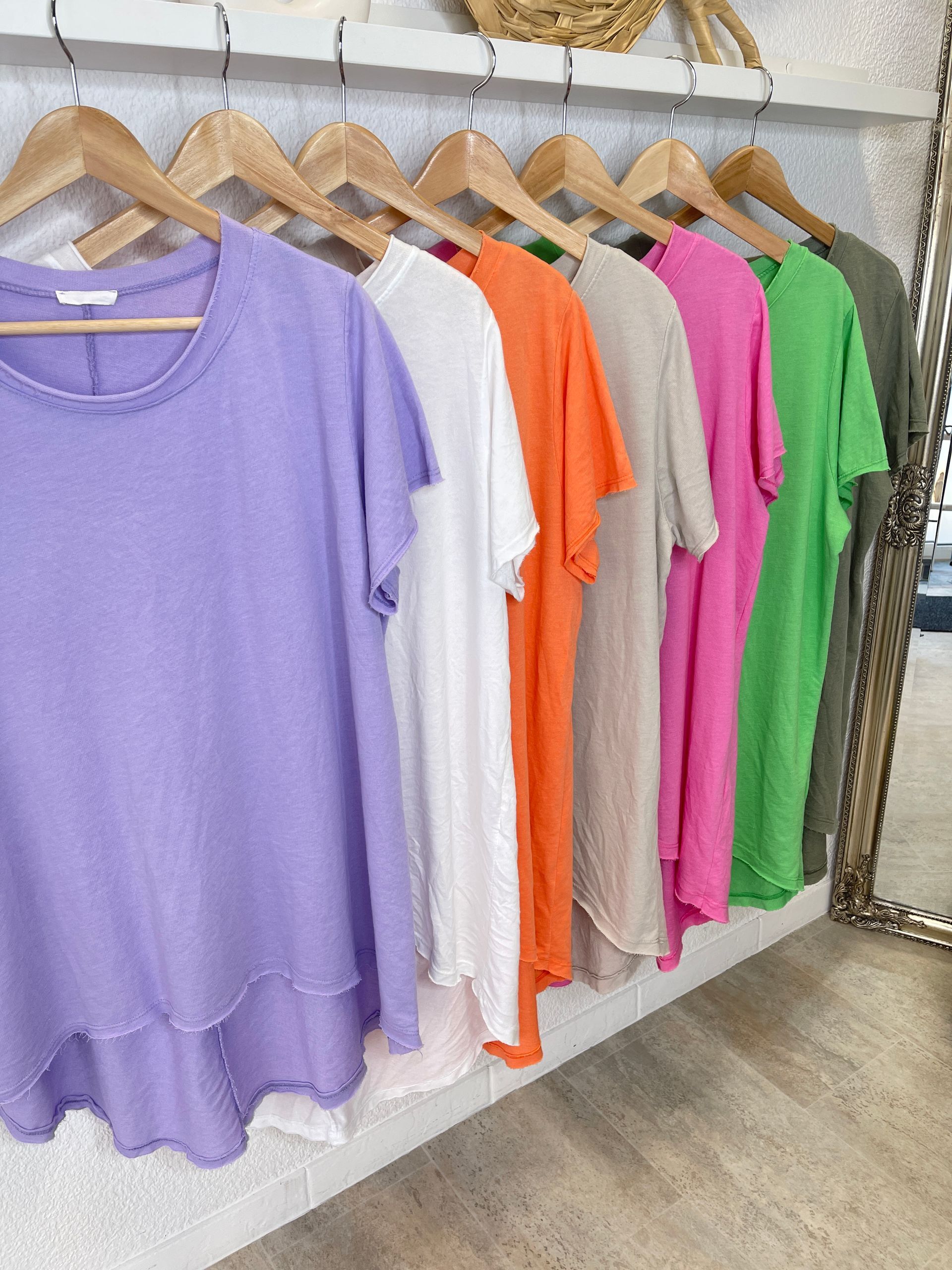 T-Shirt in softer Qualität im Vokuhila Style in 7 tollen Farben