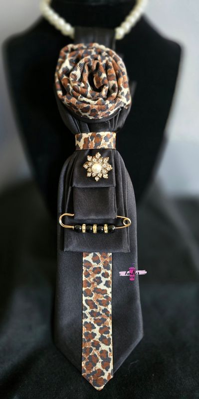 Leopard tie