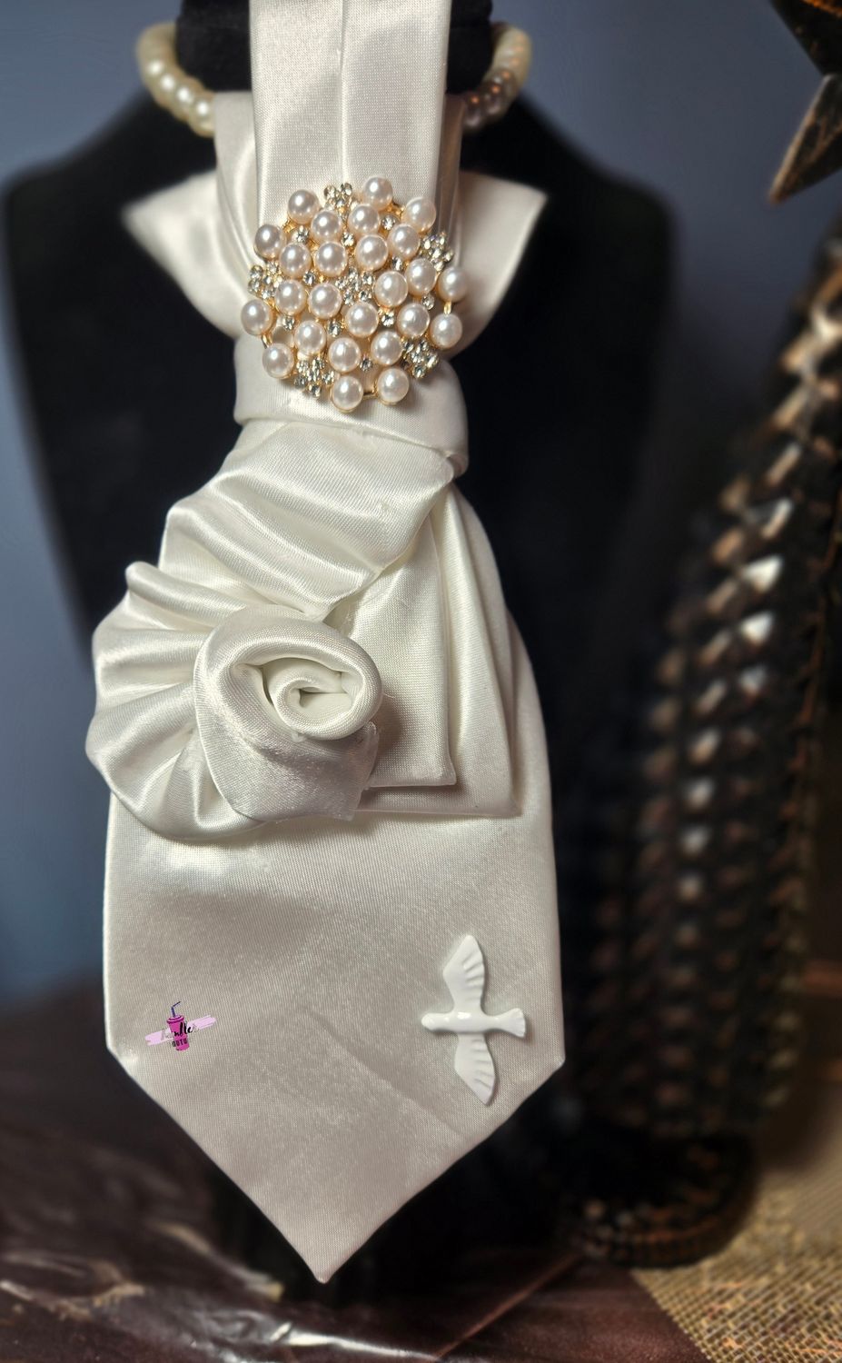Dove Ruffle Tie