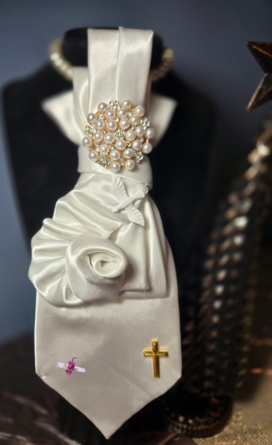Dove Ruffle Tie