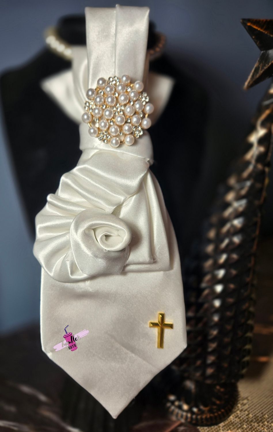 Dove Ruffle Tie