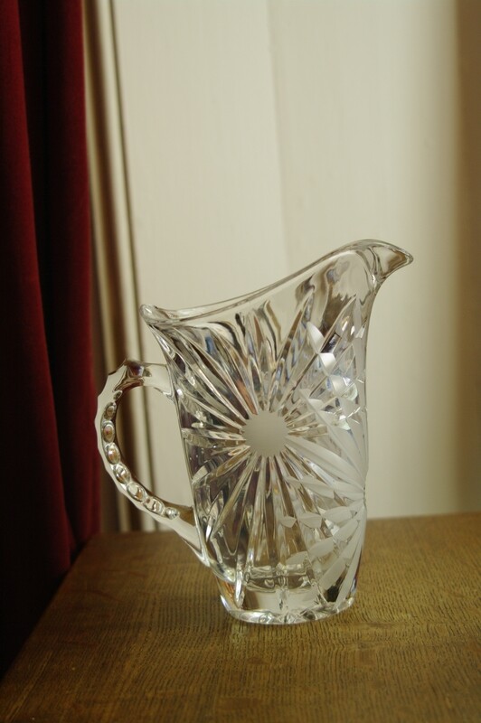 Grand Crémier en verre taillé