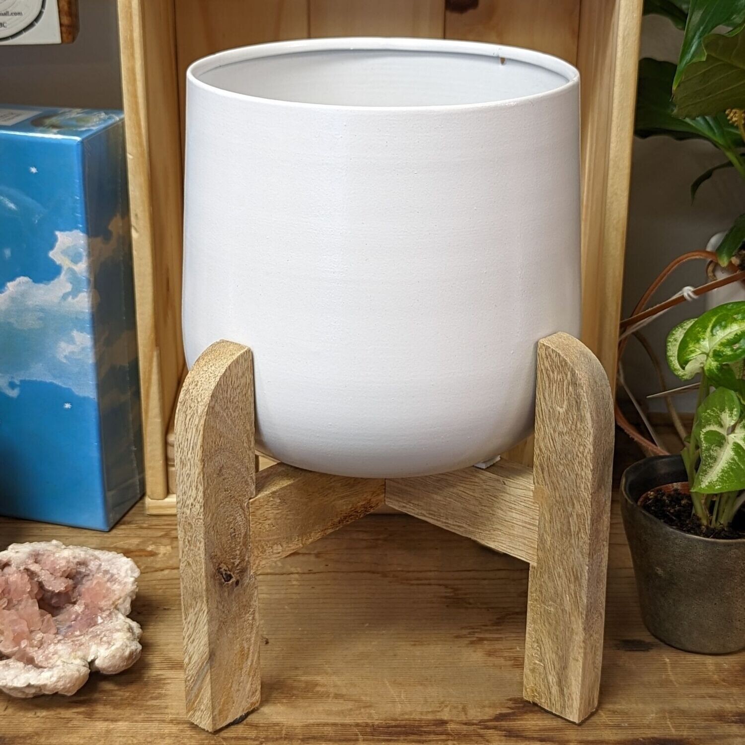 6" White Metal Pot With Wood Stand