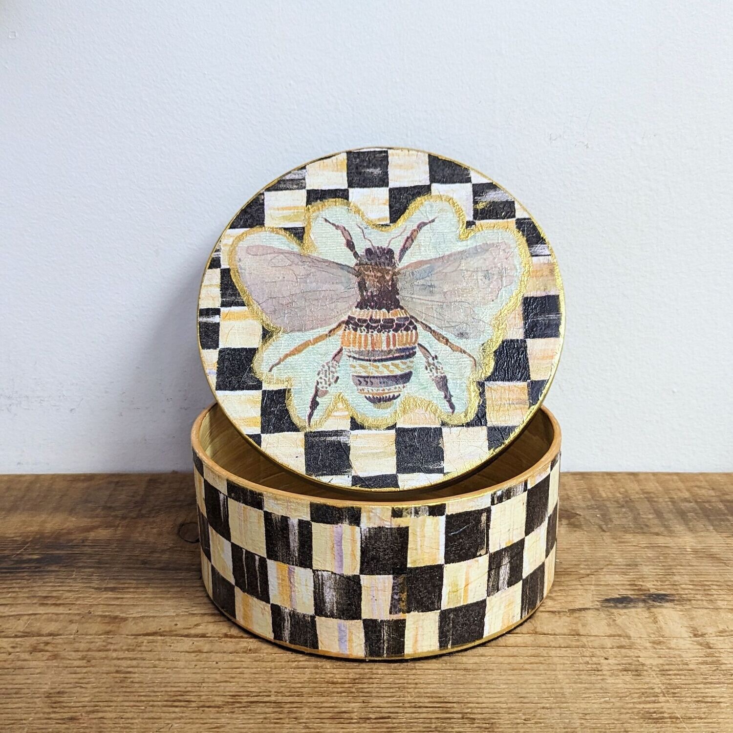 Upcycled Round Checkered Bee Box