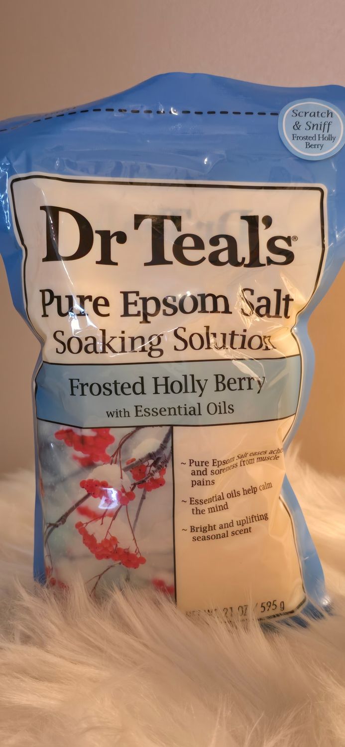 Dr. Teals Frosted Holly Berry Soak