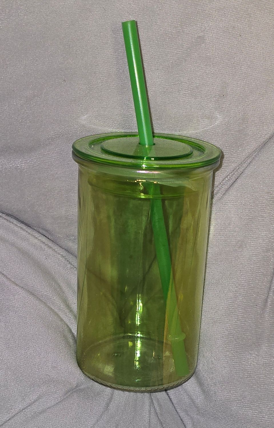 12/16 oz. Glass tumbler with plastic straw and lid