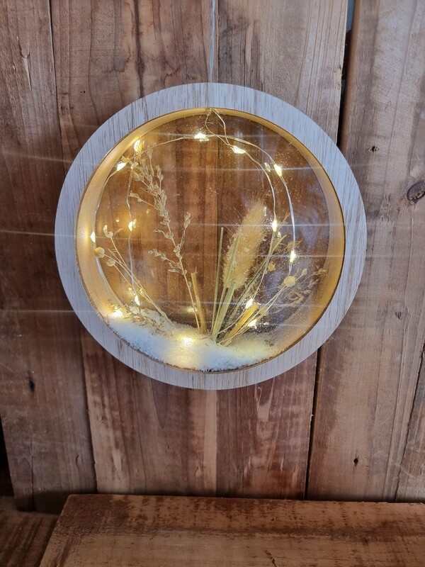 Holz Hängerelief mit Trockenblumen/Schnee/LED