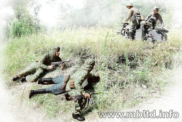 MASTER BOX MB3572 1/35 Crossroad Eastern front WWII era