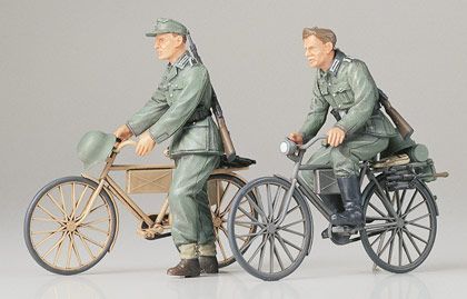 TAMIYA TM35240 1/35 German Soldiers w/Bicycles - WW.II