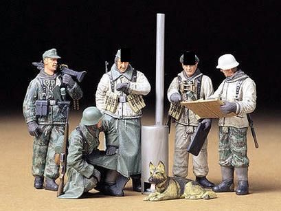 TAMIYA TM35212 1/35 German Soldiers at Field Briefing TAMIYA TM35212 1/35 German Soldiers at Field Briefing