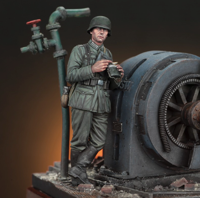Royal Model RM972 1/35 German Infantry Soldier eating - ANGEBOT !!!