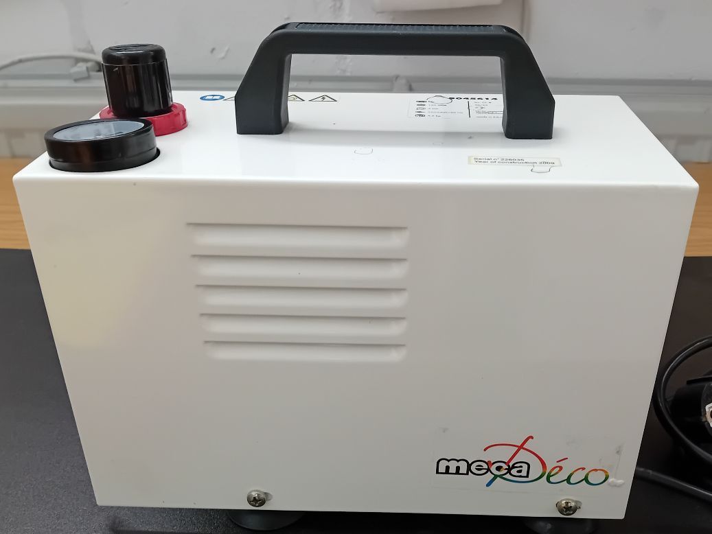 MECA Airbrush - Kompressor , gebraucht , DECO 9045614 mit Gewebeschlauch 300 cm MECA Airbrush - Kompressor , gebraucht , DECO 9045614 mit Gewebeschlauch 300 cm
