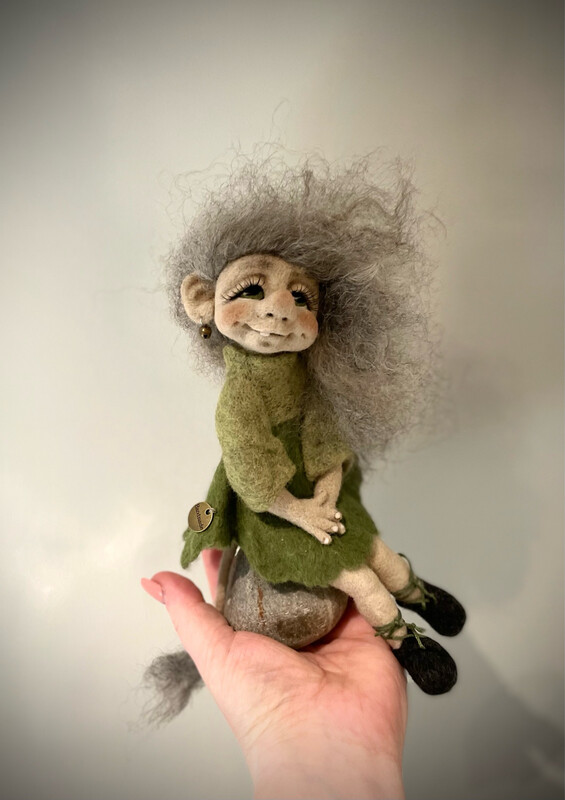 Trolljenta Blyg, 20cm høy