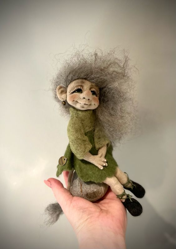 Trolljenta Blyg, 20cm høy