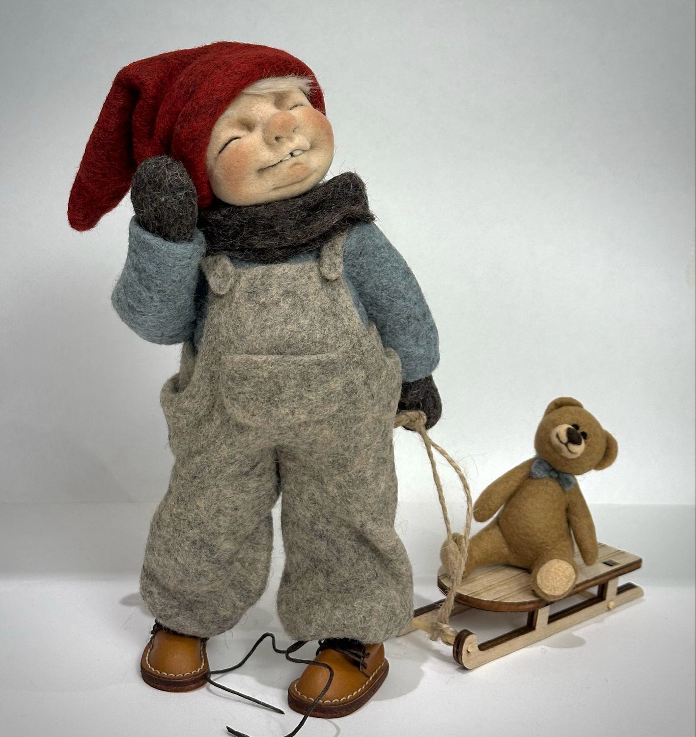 Fjøsnisse gutten Leif og kompisen bamse 25cm høy