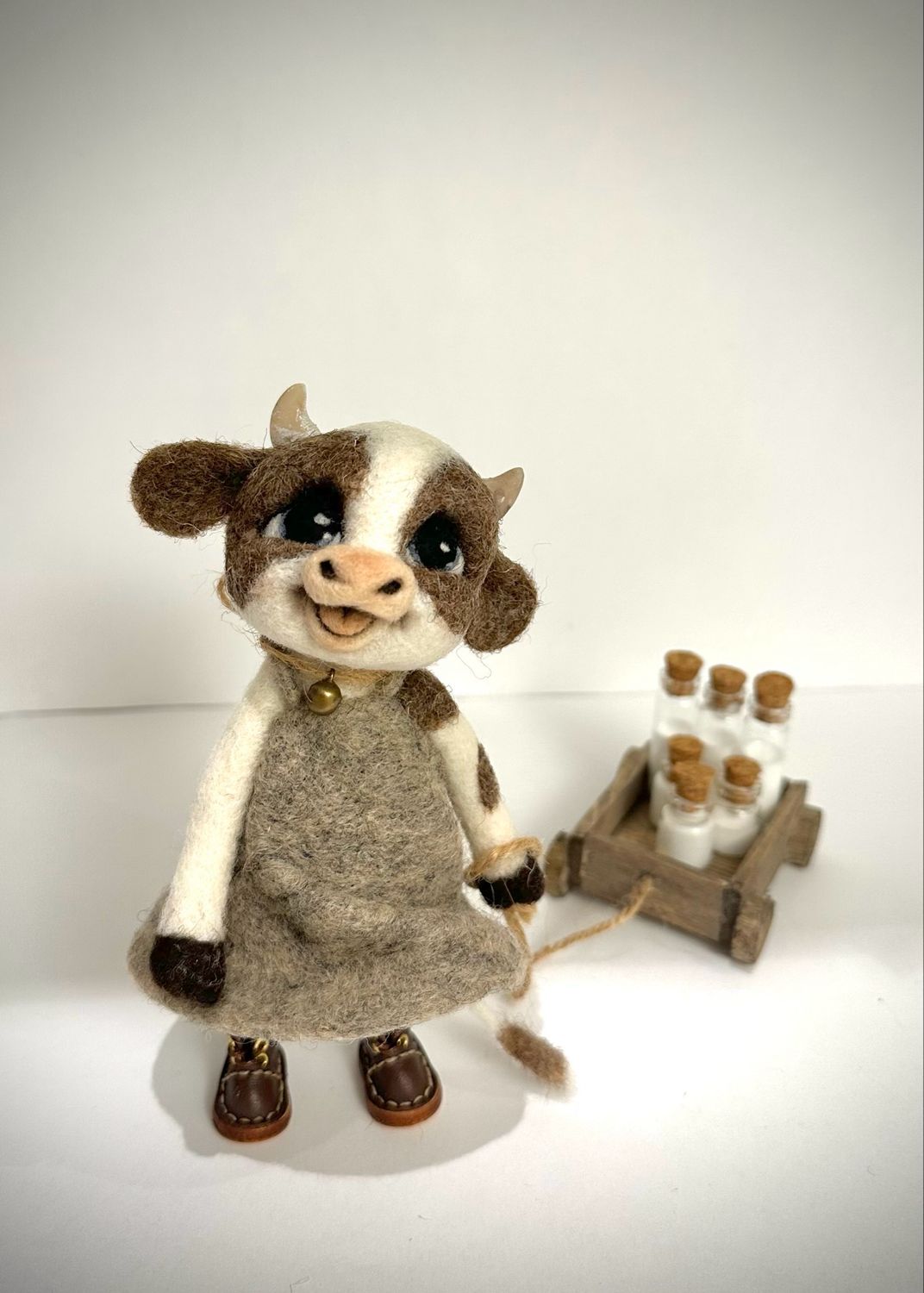 Kalve frøken 14cm med en tralle med melkespann 