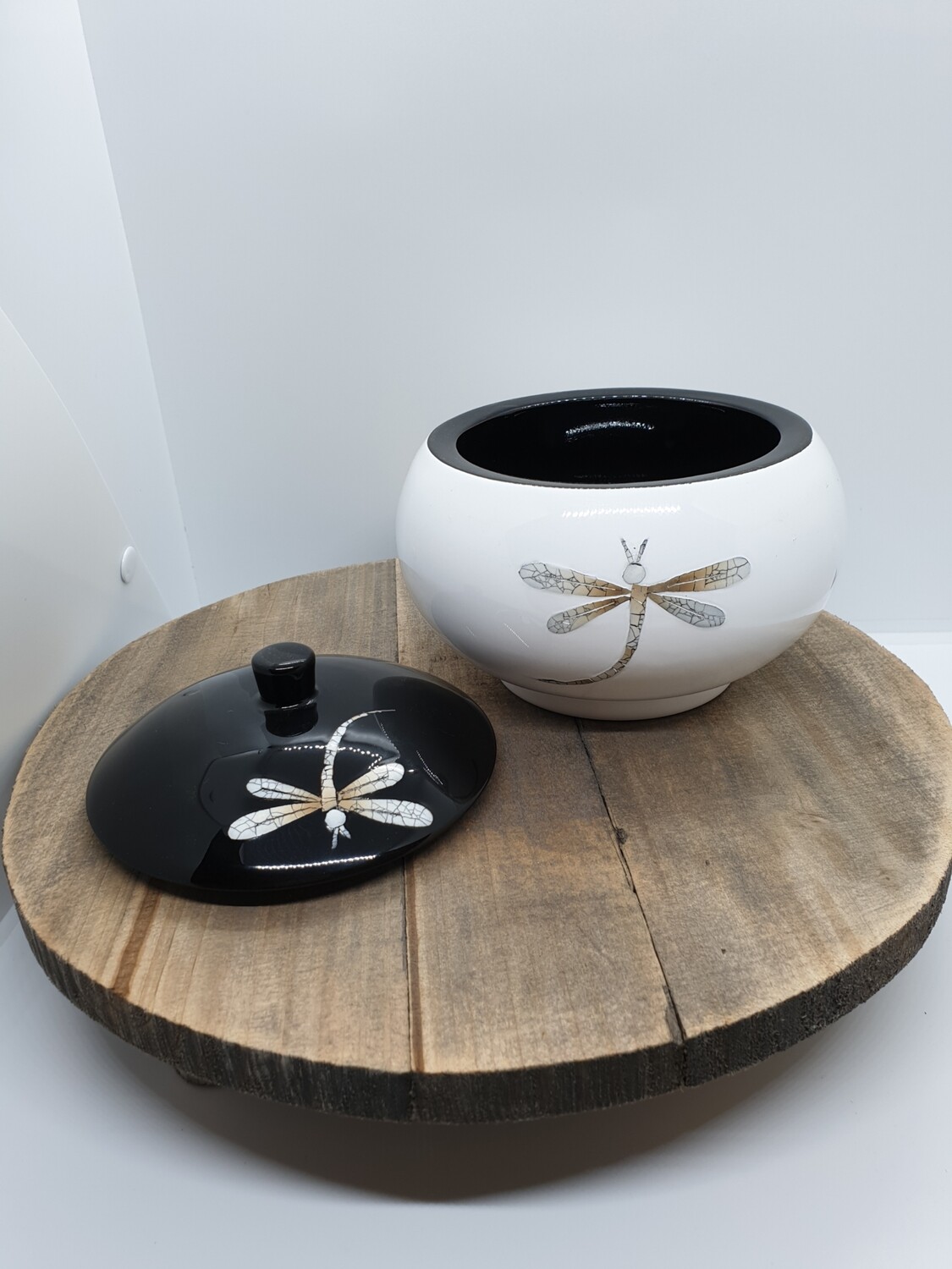 DRAGONFLY LAQUER BOWL WITH LID 140MM DIA