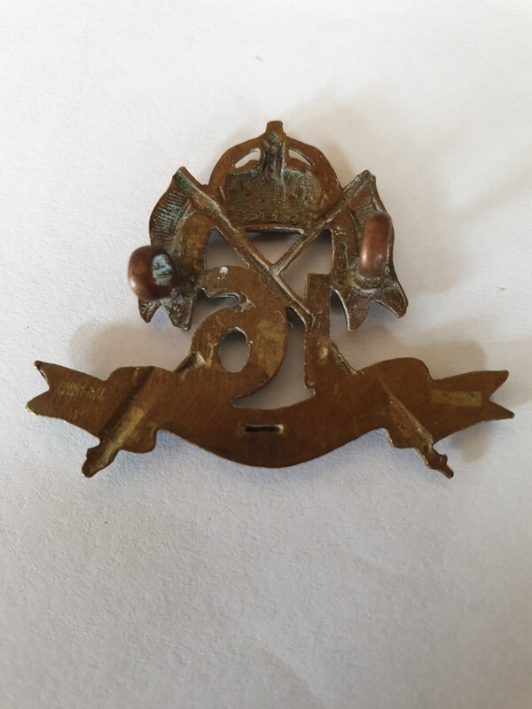 WW1 16TH THE QUEENS LANCERS REGIMENT MILITARY HAT/CAP BADGE