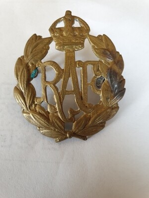 WW11 RAF ROYAL AIR FORCE MILITARY CAP/HAT BADGE
