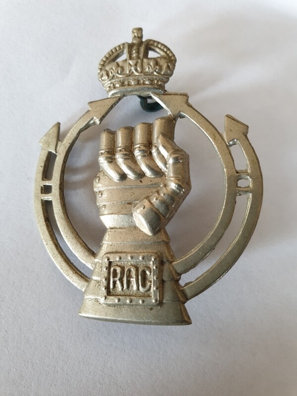 ROYAL ARMOURED CORPS KINGS CROWN MILITARY CAP BADGE