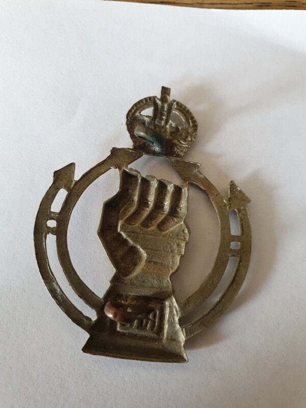 ROYAL ARMOURED CORPS KINGS CROWN MILITARY CAP BADGE