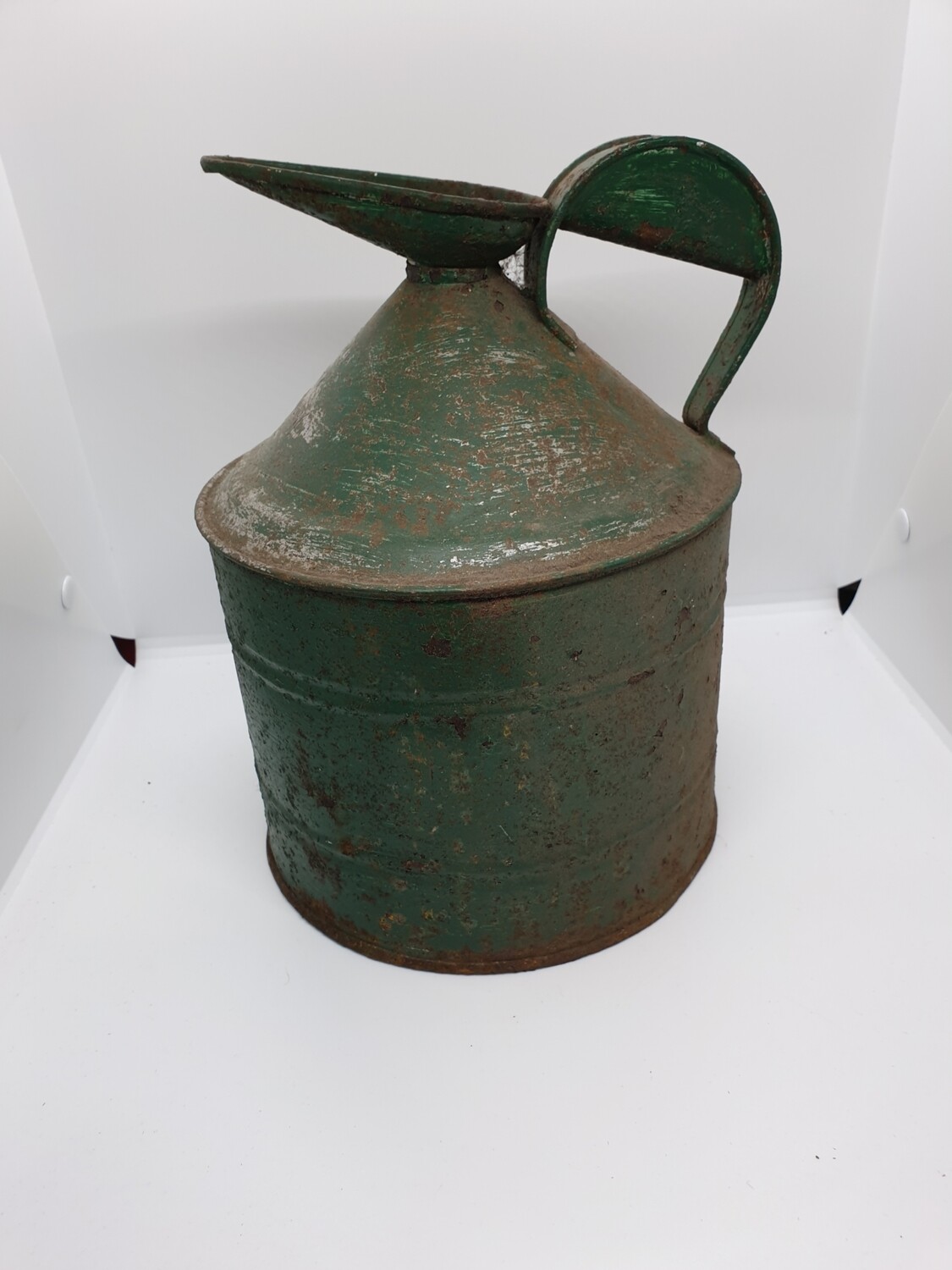 REGA 1 GALLON POURER JUG/CAN REGA 1 GALLON POURER JUG/CAN